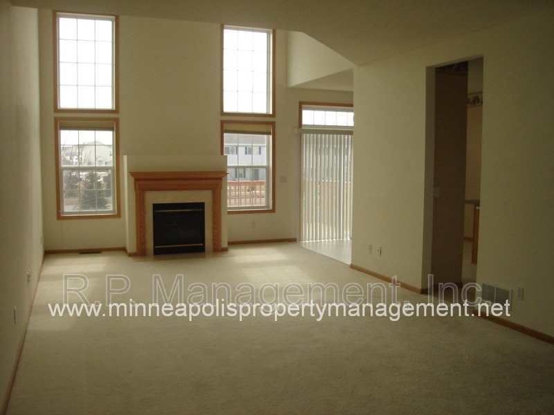 Newer 4 Bedroom Townhome in Apple Valley1 1/1 property image