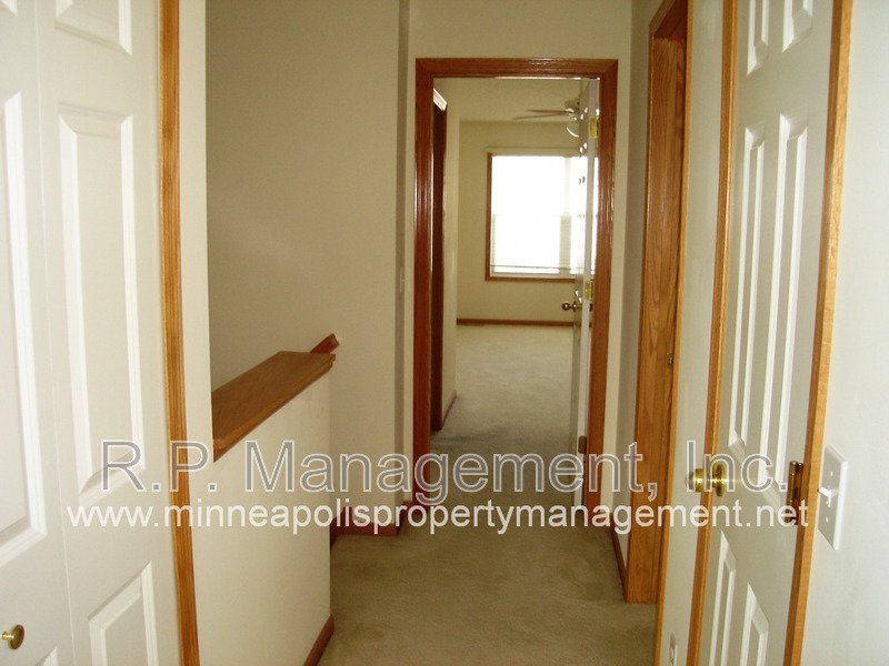 Newer 4 Bedroom Townhome in Apple Valley1 1/1 property image