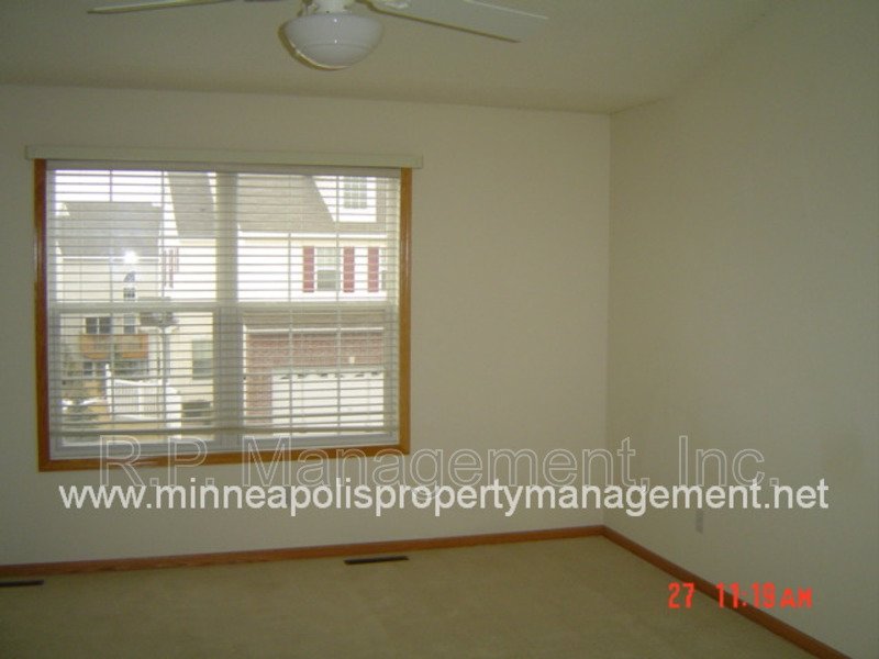 Newer 4 Bedroom Townhome in Apple Valley1 1/1 property image