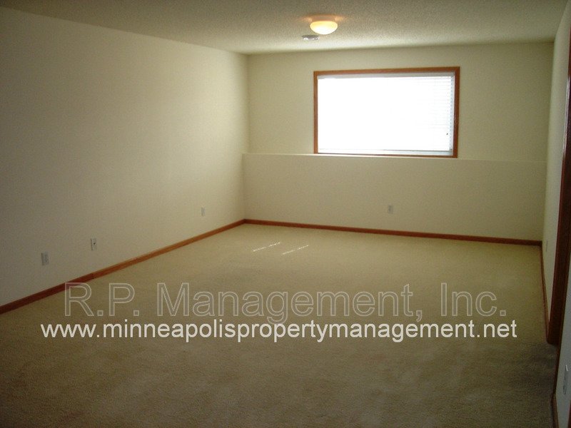 Newer 4 Bedroom Townhome in Apple Valley1 1/1 property image