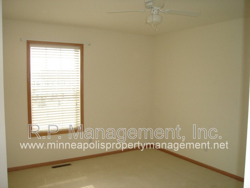 Newer 4 Bedroom Townhome in Apple Valley1 1/1 property image
