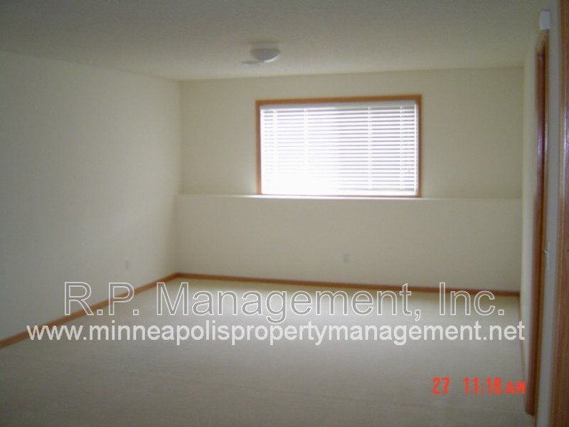 Newer 4 Bedroom Townhome in Apple Valley1 1/1 property image