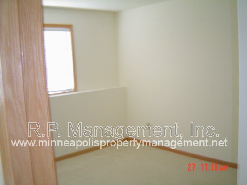 Newer 4 Bedroom Townhome in Apple Valley1 1/1 property image