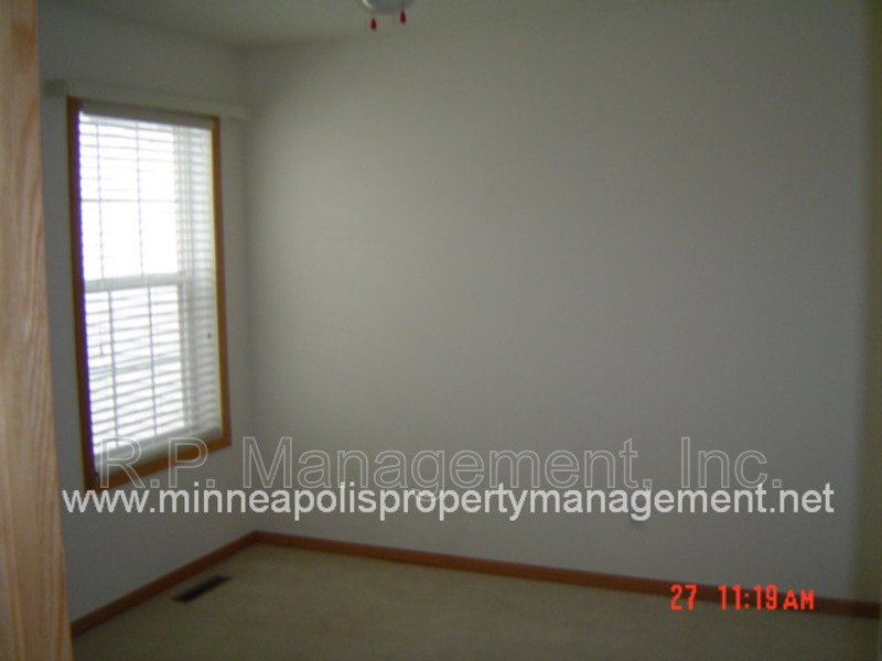 Newer 4 Bedroom Townhome in Apple Valley1 1/1 property image