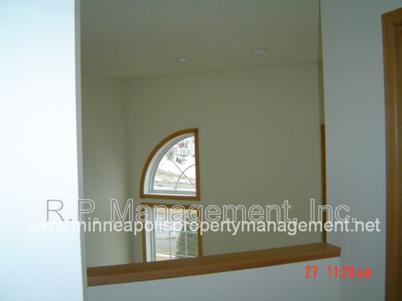 Newer 4 Bedroom Townhome in Apple Valley1 1/1 property image