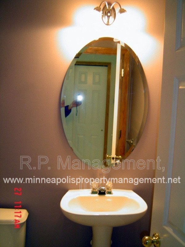 Newer 4 Bedroom Townhome in Apple Valley1 1/1 property image