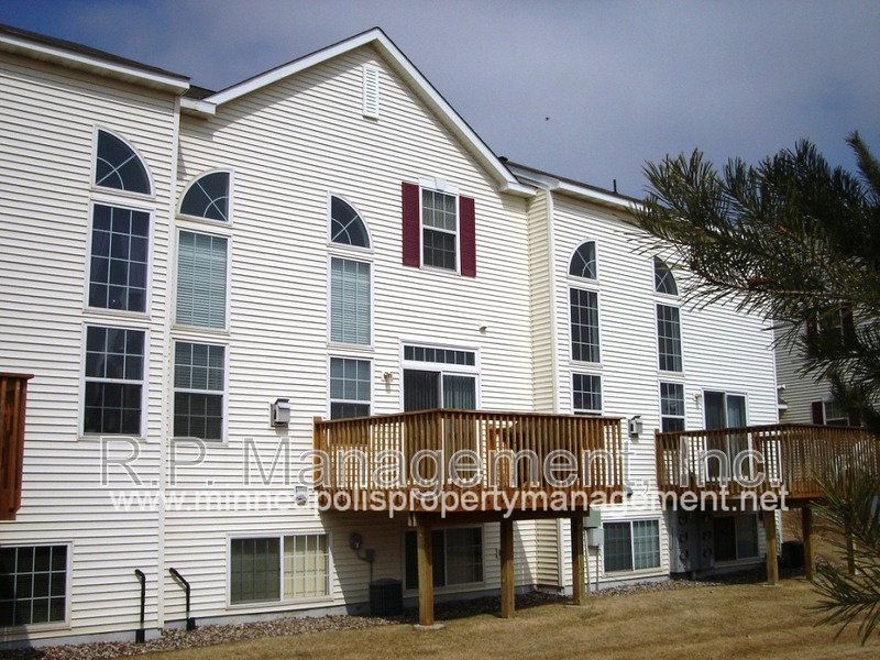 Newer 4 Bedroom Townhome in Apple Valley1 1/1 property image