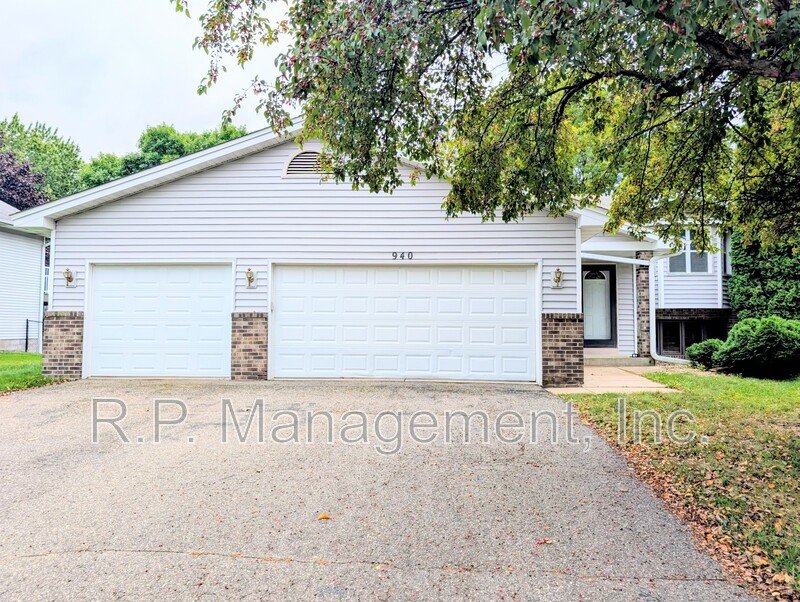 5 Bedroom home in Eagan.  Available now! property image