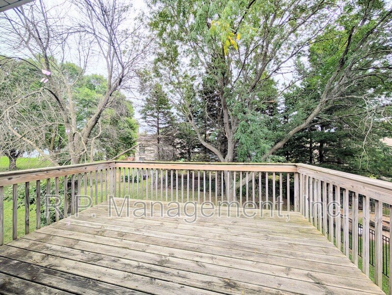 5 Bedroom home in Eagan.  Available now! property image