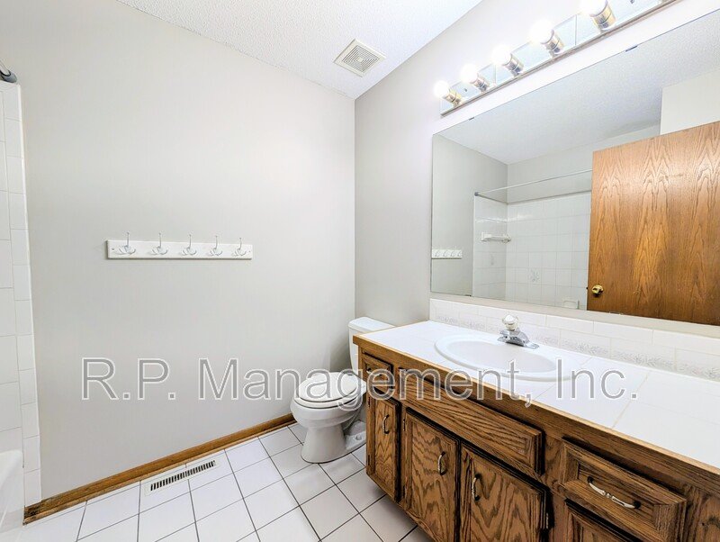 5 Bedroom home in Eagan.  Available now! property image