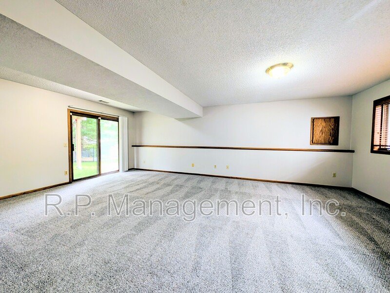 5 Bedroom home in Eagan.  Available now! property image