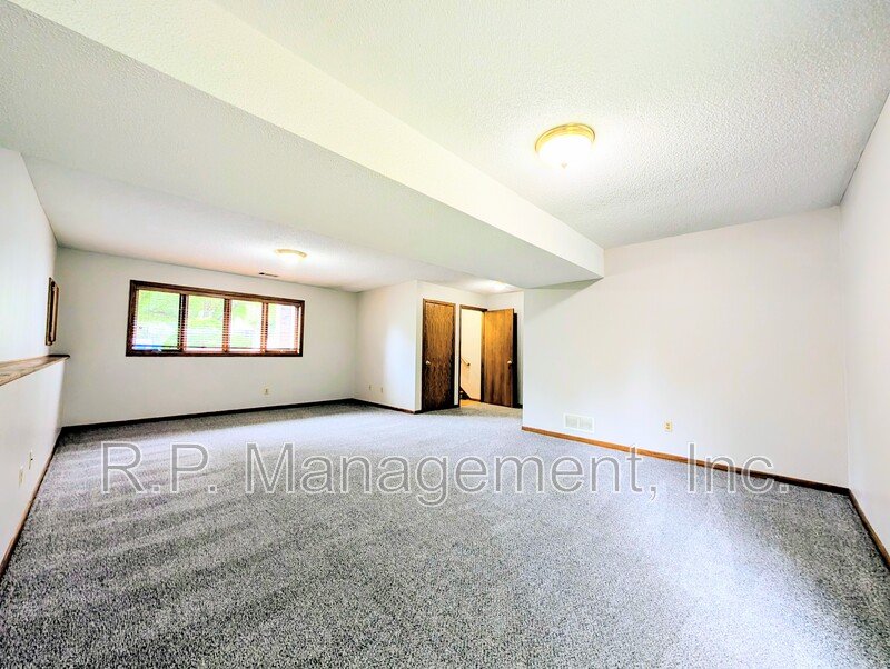 5 Bedroom home in Eagan.  Available now! property image