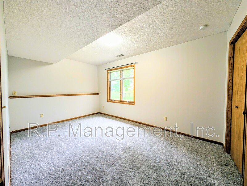 5 Bedroom home in Eagan.  Available now! property image