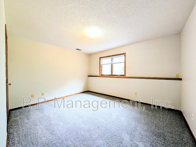 5 Bedroom home in Eagan.  Available now! property image