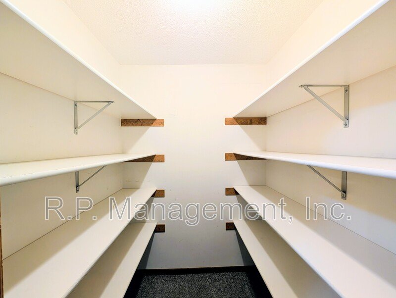 5 Bedroom home in Eagan.  Available now! property image