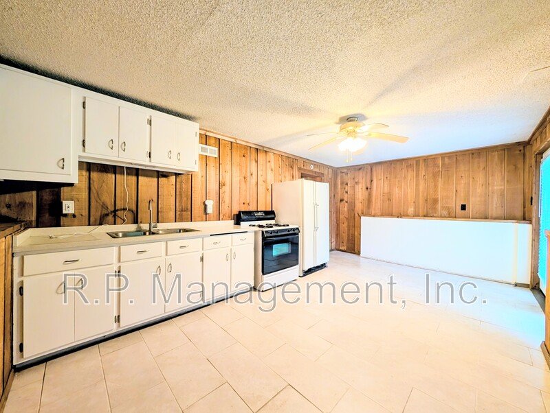 Country living 4bdrm 2bath home with amenities.  Available now! property image